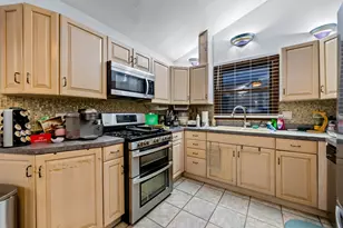 8058 Circle Dr, Palos Hills, IL 60465 - Photo 10