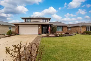 8058 Circle Dr, Palos Hills, IL 60465 - Photo 2