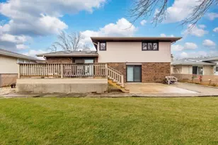 8058 Circle Dr, Palos Hills, IL 60465 - Photo 20