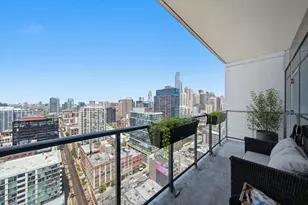 303 W Ohio St, Chicago, IL 60654 - Photo 2