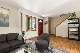 2399 Caton Crest Dr, Crest Hill, IL 60403 - Photo 4