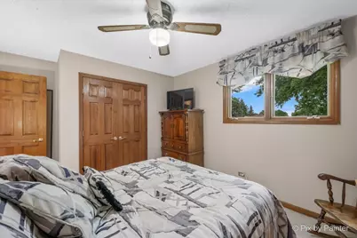 24 W Devon Avenue, Roselle, IL 60172 - Photo 16