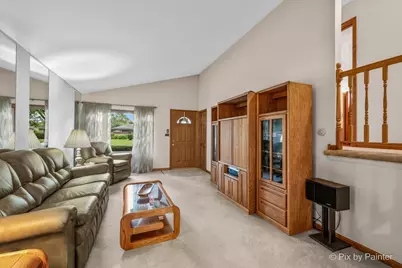 24 W Devon Avenue, Roselle, IL 60172 - Photo 4