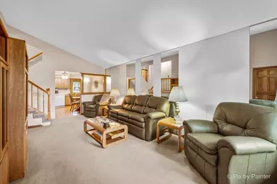 24 W Devon Avenue, Roselle, IL 60172 - Photo 2