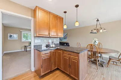 564 Gateshead S, Elk Grove Village, IL 60007 - Photo 8