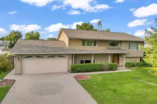 564 Gateshead S, Elk Grove Village, IL 60007 - Photo 2