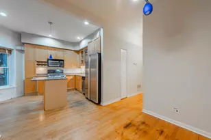 1017 W Dakin Ave, Chicago, IL 60613 - Photo 10