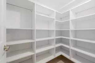 1017 W Dakin Ave, Chicago, IL 60613 - Photo 14