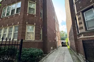 7634 S Phillips Ave, Chicago, IL 60649 - Photo 2