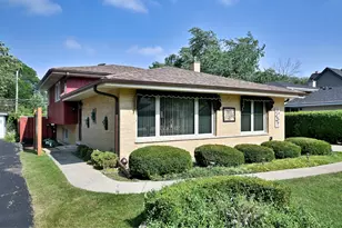 1031 S Belmont Ave, Arlington Heights, IL 60005 - Photo 2