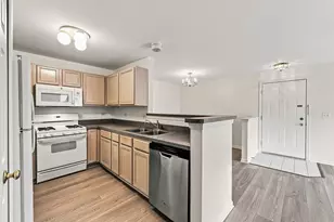 700 Mill Cir, Wheeling, IL 60090 - Photo 10