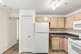 700 Mill Cir, Wheeling, IL 60090 - Photo 12