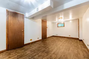 9543 S Mozart St, Evergreen Park, IL 60805 - Photo 14