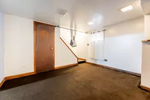 9543 S Mozart St, Evergreen Park, IL 60805 - Photo 12