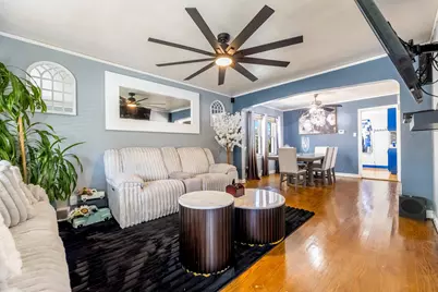 9543 S Mozart Street, Evergreen Park, IL 60805 - Photo 2