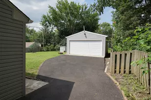 912 Harriet Ave, Aurora, IL 60505 - Photo 4