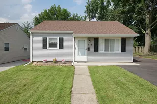 912 Harriet Ave, Aurora, IL 60505 - Photo 2
