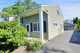 618 W Comstock Ave, Elmhurst, IL 60126 - Photo 2