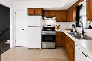 17730 Cherrywood Ln, Homewood, IL 60430 - Photo 10