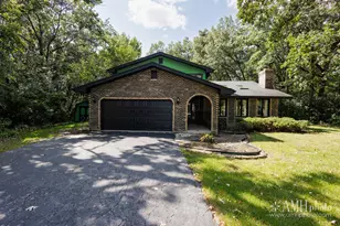 855 Charles St, Crete, IL 60417 - Photo 1