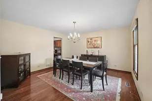 837 Heatherstone Dr, Schaumburg, IL 60173 - Photo 4