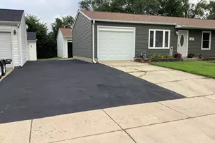 427 Kenyon Ave, Romeoville, IL 60446 - Photo 2