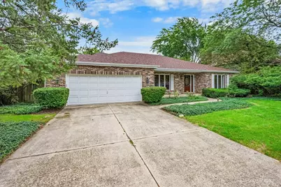251 N Cambridge Drive, Geneva, IL 60134 - Photo 2
