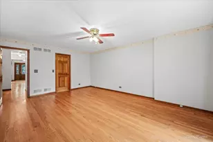 251 N Cambridge Dr, Geneva, IL 60134 - Photo 20