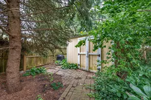 251 N Cambridge Dr, Geneva, IL 60134 - Photo 50