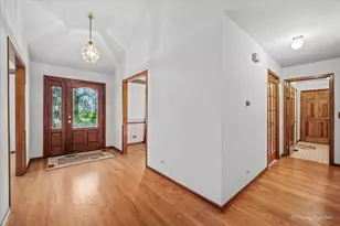 251 N Cambridge Dr, Geneva, IL 60134 - Photo 4