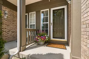 2752 Whitlock Dr, Darien, IL 60561 - Photo 2