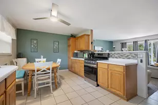 560 W Berkley Ln, Hoffman Estates, IL 60169 - Photo 6