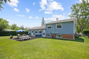 560 W Berkley Ln, Hoffman Estates, IL 60169 - Photo 24