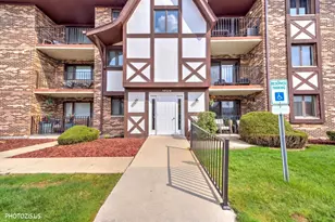 10524 Ridge Cove Dr, Chicago Ridge, IL 60415 - Photo 1