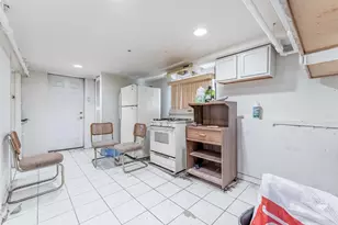 4945 W Wolfram St, Chicago, IL 60641 - Photo 22