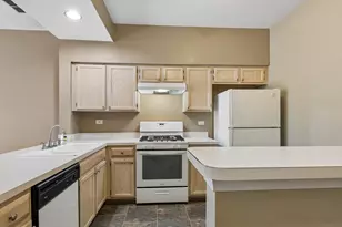 96 Polaris Dr, Lake in the Hills, IL 60156 - Photo 6