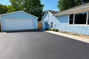 113 Raffel Rd, Woodstock, IL 60098 - Photo 2