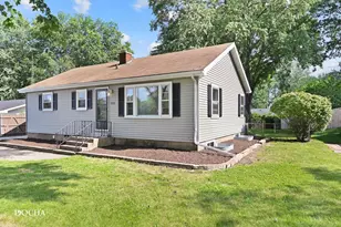 312 Oak St, North Aurora, IL 60542 - Photo 2