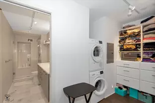 200 E Delaware Pl, Chicago, IL 60611 - Photo 10