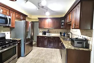 978 E Capri Dr, Palatine, IL 60074 - Photo 10