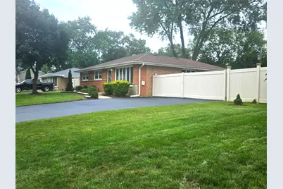 978 E Capri Drive, Palatine, IL 60074 - Photo 1