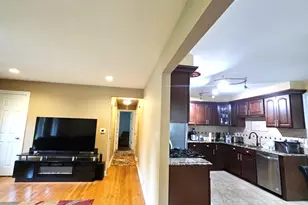 978 E Capri Dr, Palatine, IL 60074 - Photo 8
