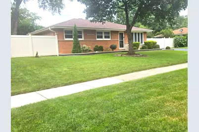 978 E Capri Drive, Palatine, IL 60074 - Photo 2