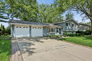 608 Norwood Ln, Schaumburg, IL 60193 - Photo 2