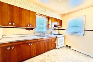 800 E 12th St, Streator, IL 61364 - Photo 6
