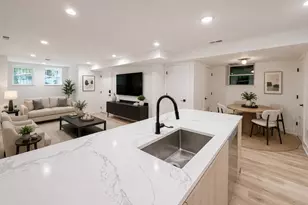 2113 N Kenmore Ave, Chicago, IL 60614 - Photo 2