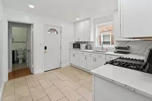 6328 N Whipple St, Chicago, IL 60659 - Photo 2