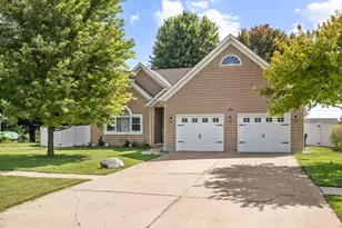 660 Louise Dr, Hinckley, IL 60520 - Photo 1