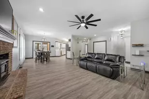 660 Louise Dr, Hinckley, IL 60520 - Photo 8