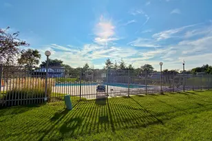 214 Maplebrook Ct, Schaumburg, IL 60194 - Photo 34